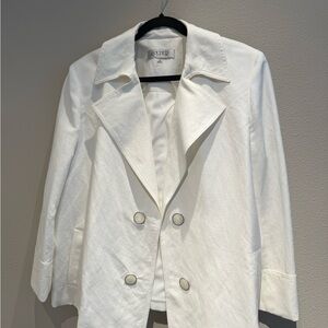Kasper White Blazer with Textured Fabric and Long Sleeves
